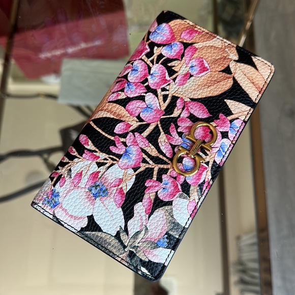 Authentic Salvatore Ferragamo wallet and backpack - Picture 6 of 16